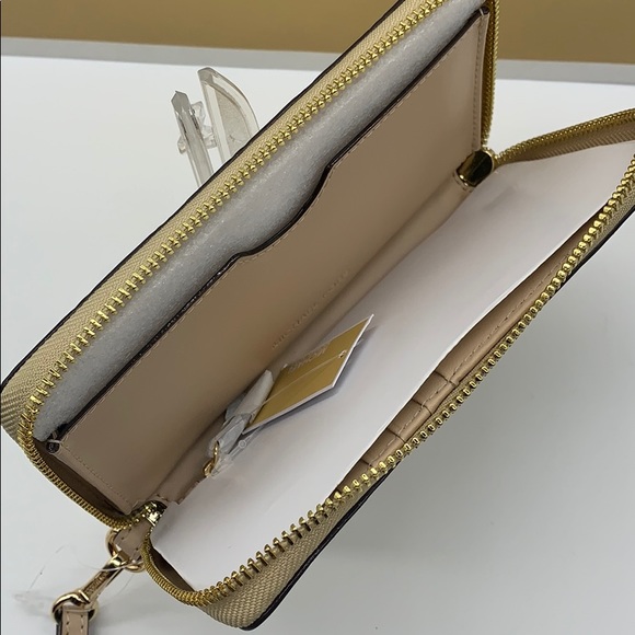 MICHAEL KORS JET SET TRAVEL LG FLAT MF PHN CASE - Picture 8 of 16